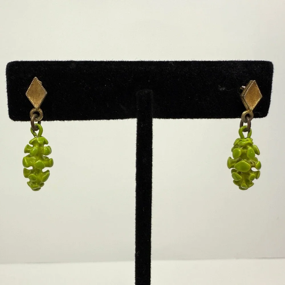 Vintage Green Pinecone Dangle Drop Earrings Gold Tone Retro Costume Jewelry